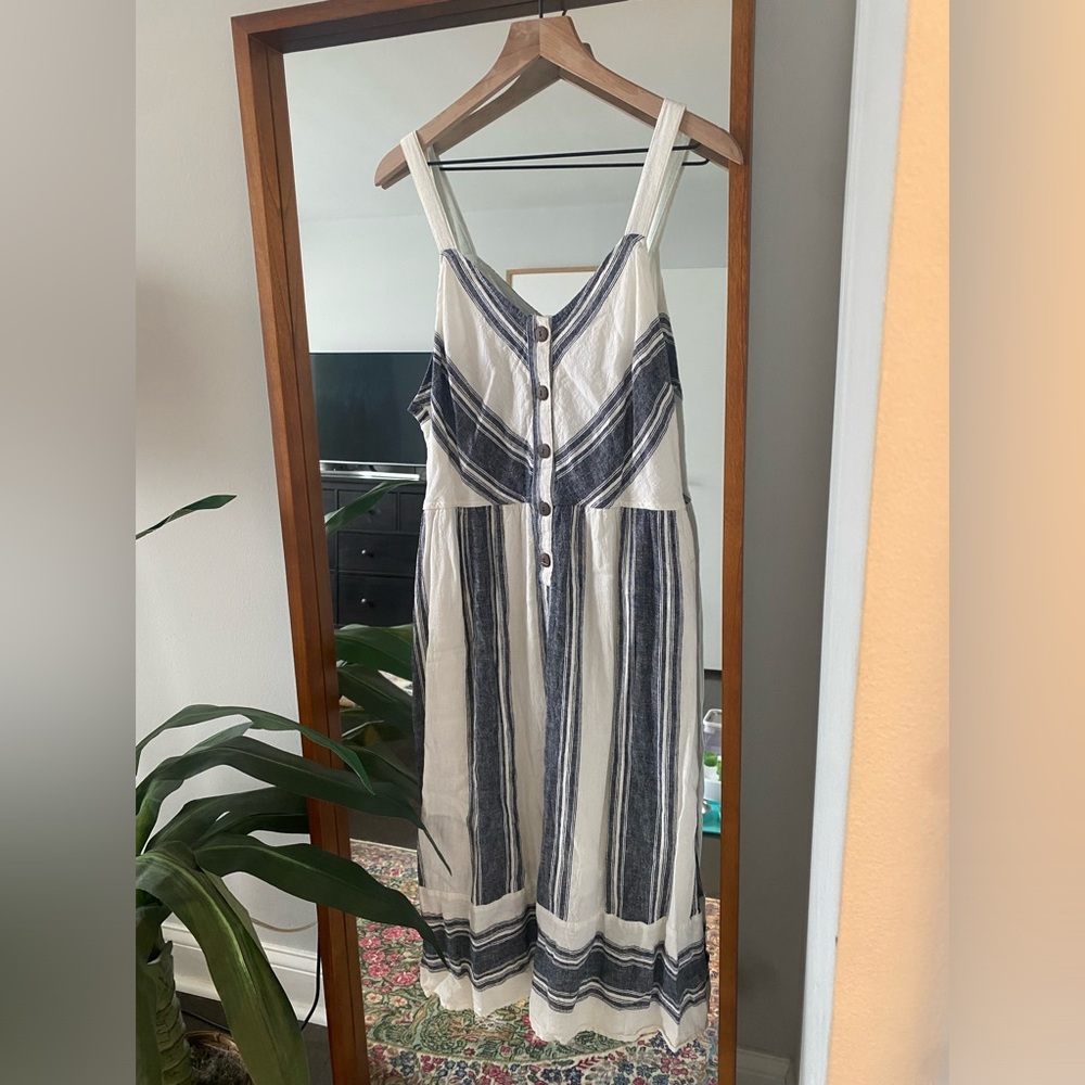 Universal Thread Size XL Gently Worn Dress